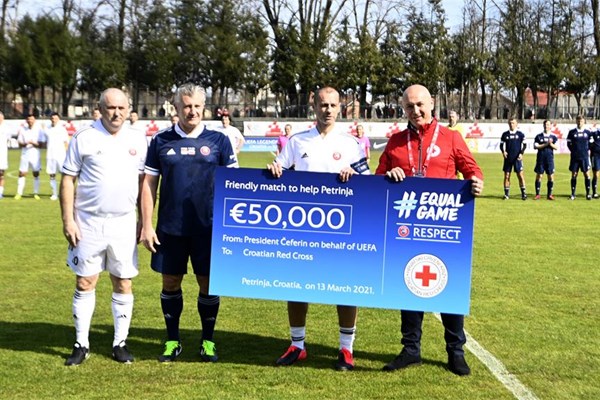Nogometne legende Hrvatske i Slovenije odigrale humanitarnu utakmicu za stradale u potresu